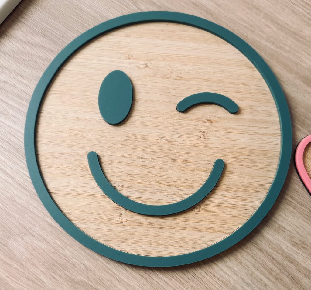 Winking Smiley Face Wall Plaque – Kids Room Decor