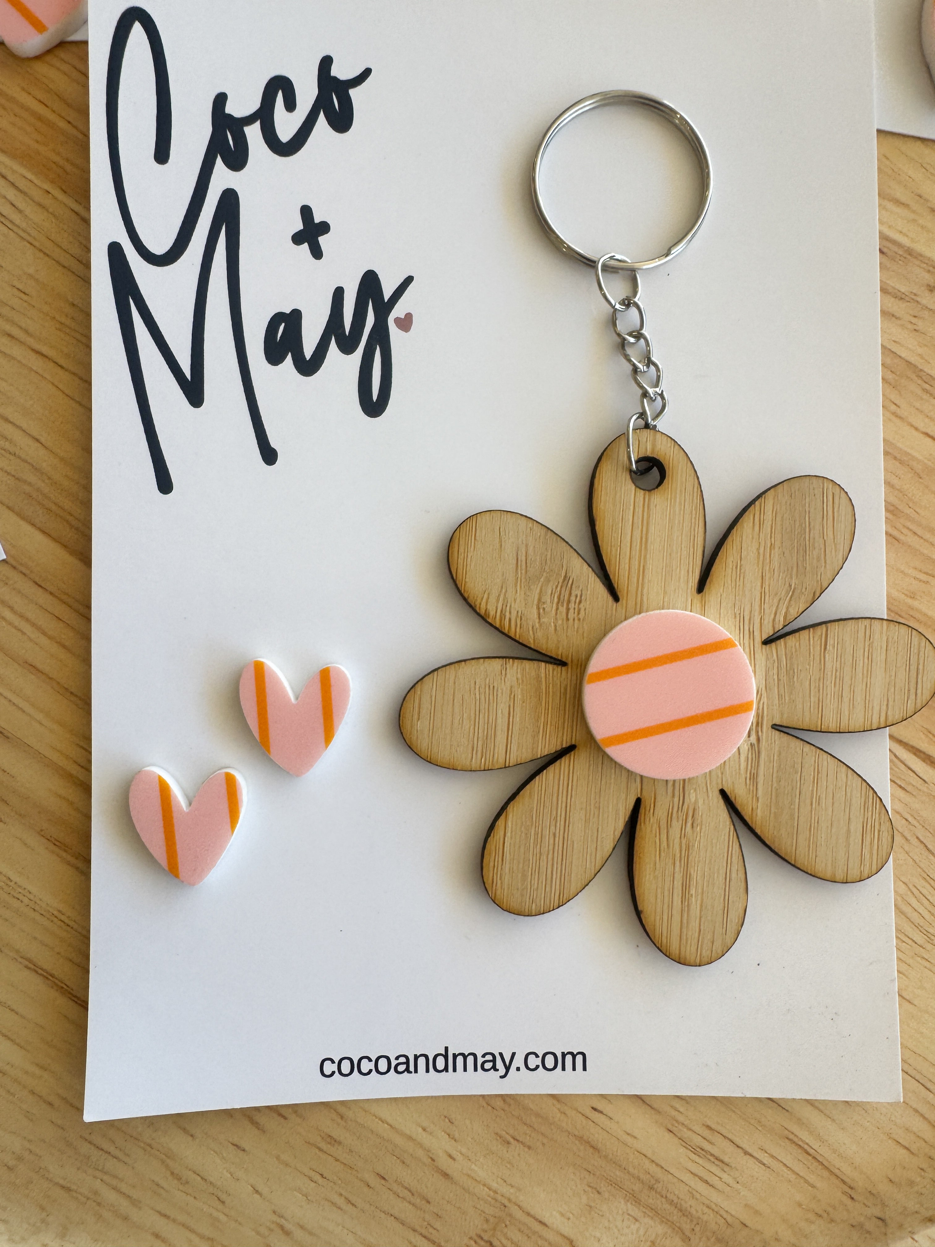 cute daisy earrings with matching wooden flower keychain gift set